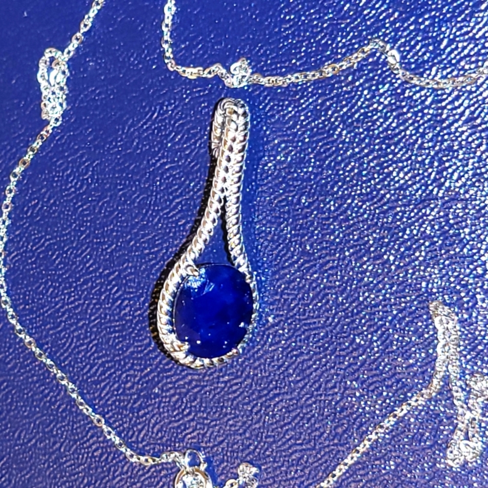 ♥️NIB♥️ 5 CARAT NATURAL SAPPHIRE WITH CHAIN